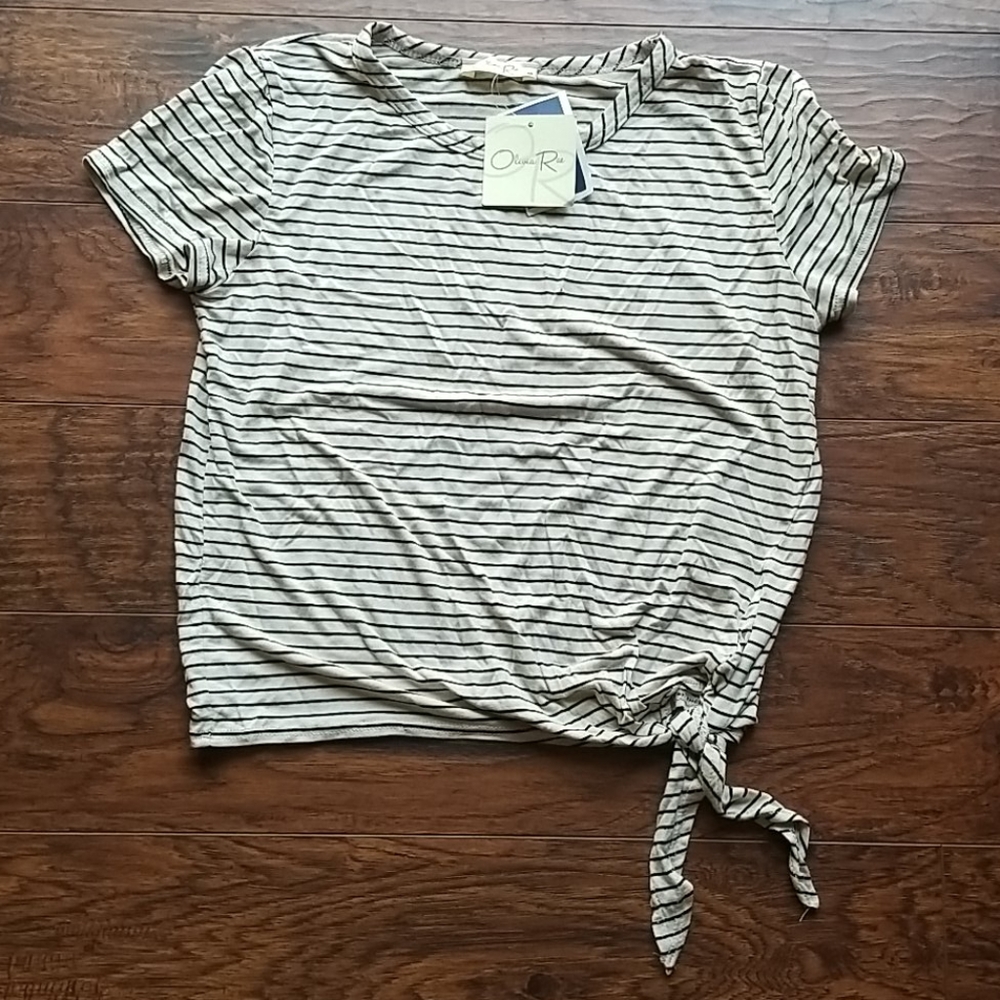 Olivia Rae Tshirt w/ tie accent Small. New!